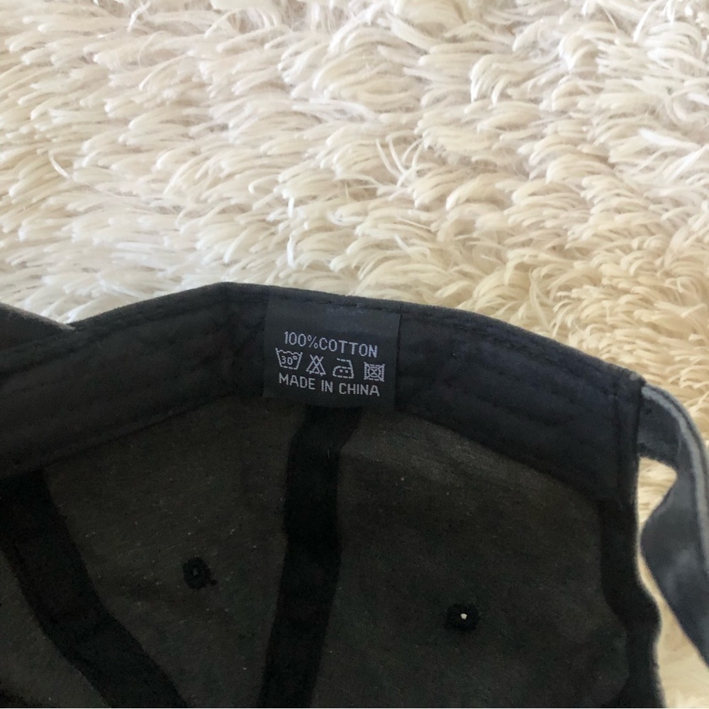 Yellowstone Dutton Ranch Gray Baseball Cap - Picture 7 of 7
